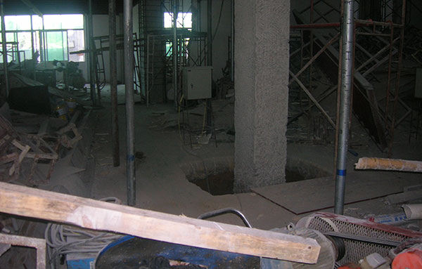 食堂柱構件承載力加固案例